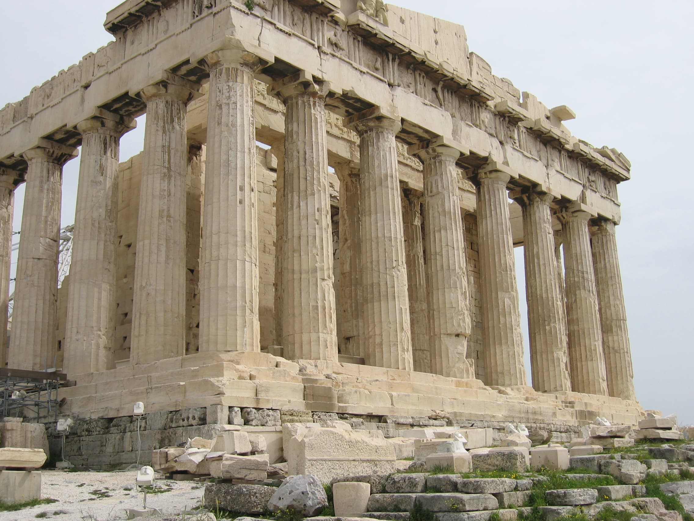 Parthenon trên Acropolis của Athens.